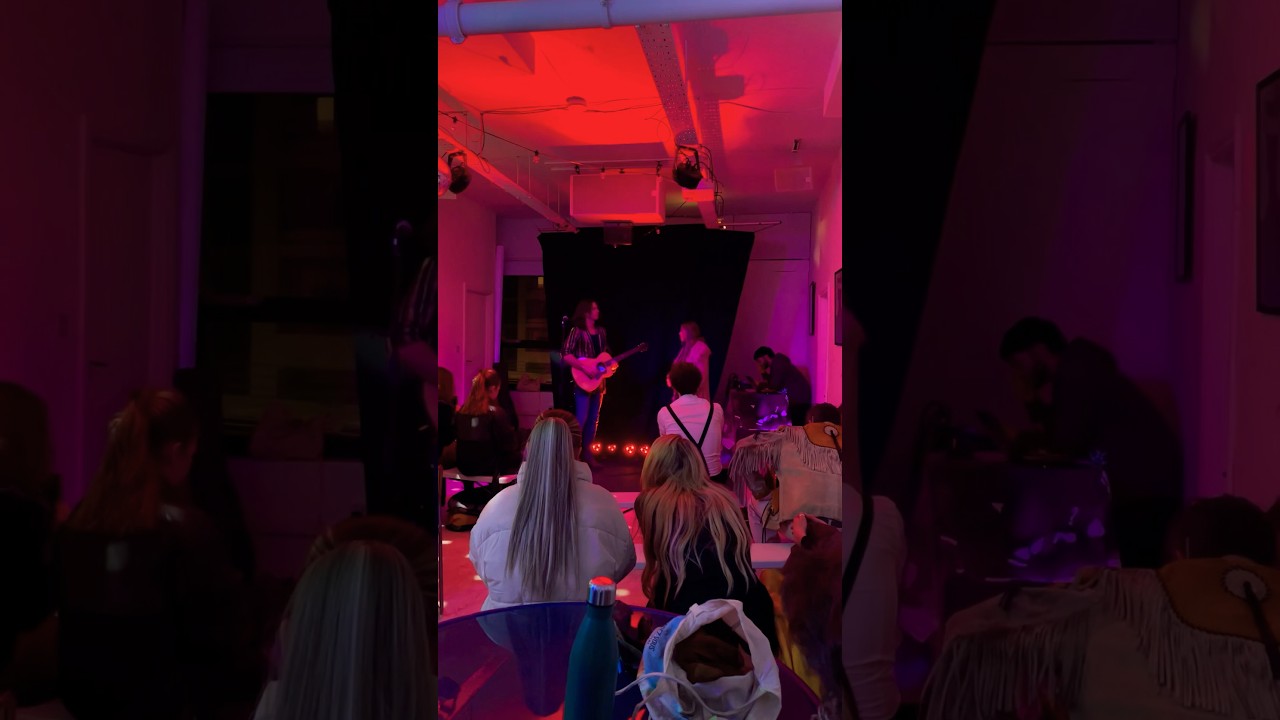 Psychedelic acoustic guitar solo