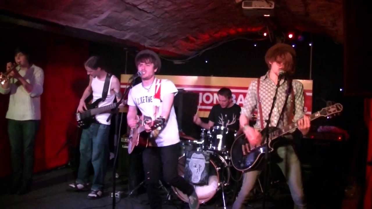 “Two Weeks Notice” – Another Blurry Photo live at The Three Sisters on 26/5/2013